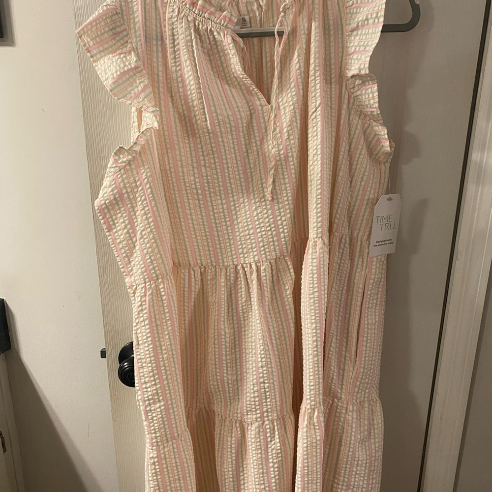 Striped Pink and White dress - Picture 5 of 6